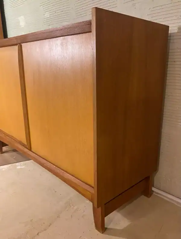 Buffet style scandinave : vue côté gauche