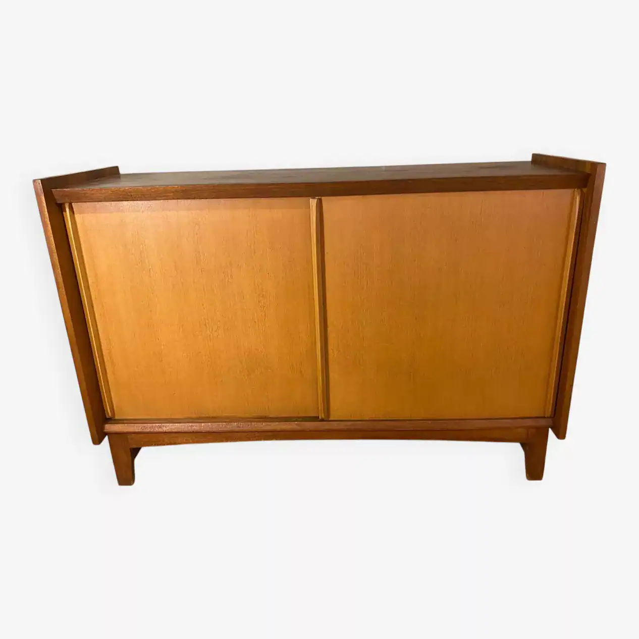 Buffet style scandinave : vue de face et détouré